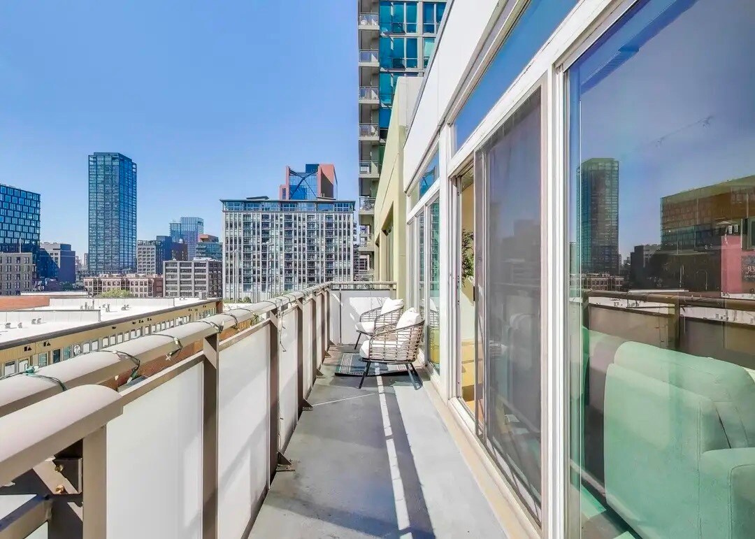 Balcony - 660 W Wayman St