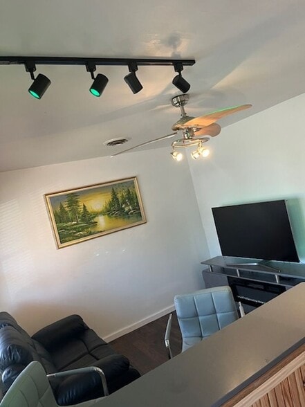 Building Photo - 14714 Edgewater Dr