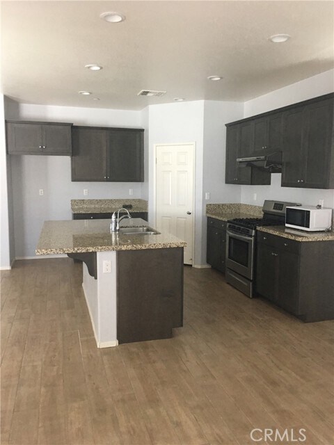 Building Photo - 1055 Raven Ct