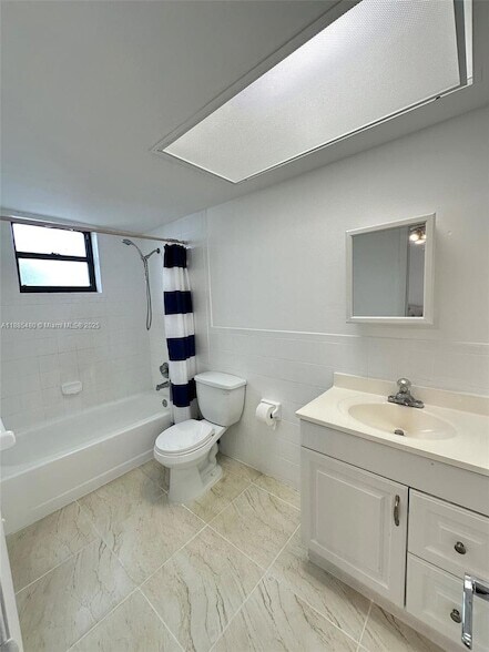 Building Photo - 312 SW 32nd Ave