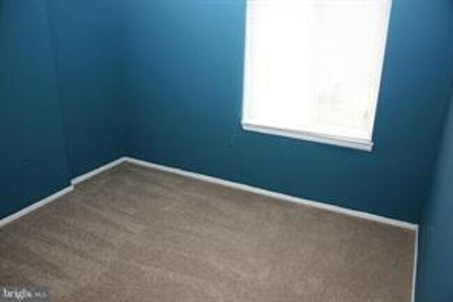 Building Photo - 3 BEDROOM CONDO WITH BALCONY, ALL UTILITIE...