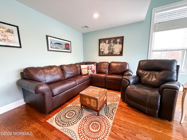 Building Photo - 315 Pitney Ave