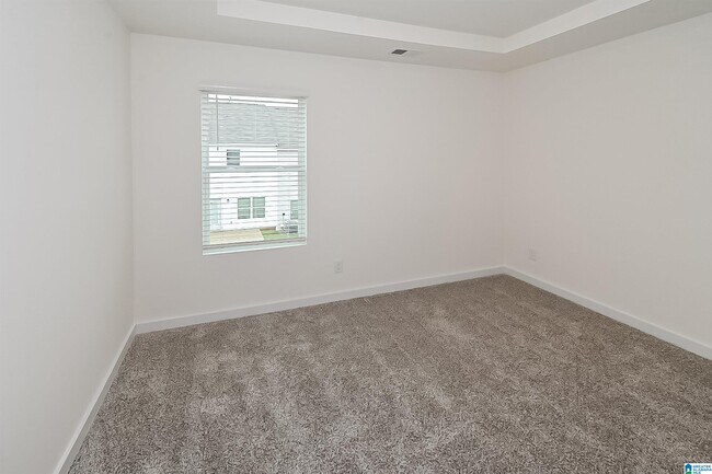 Building Photo - 553 The Heights Ln