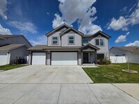 Building Photo - $3,500 - 3 Bed / 2.5 Bath Beautiful Newer Built Home in Airway Heights