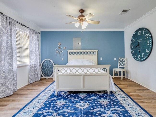 Building Photo - 105 Maynard St