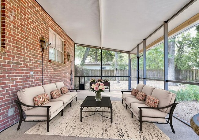 Building Photo - 503 S 7th St