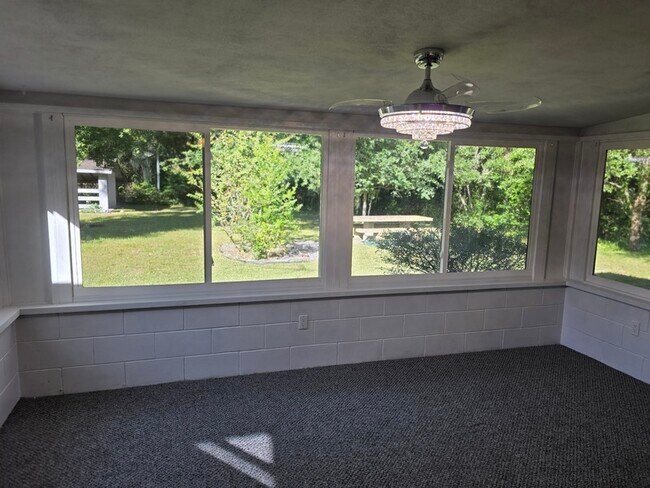 Building Photo - 220 Buena Vista St