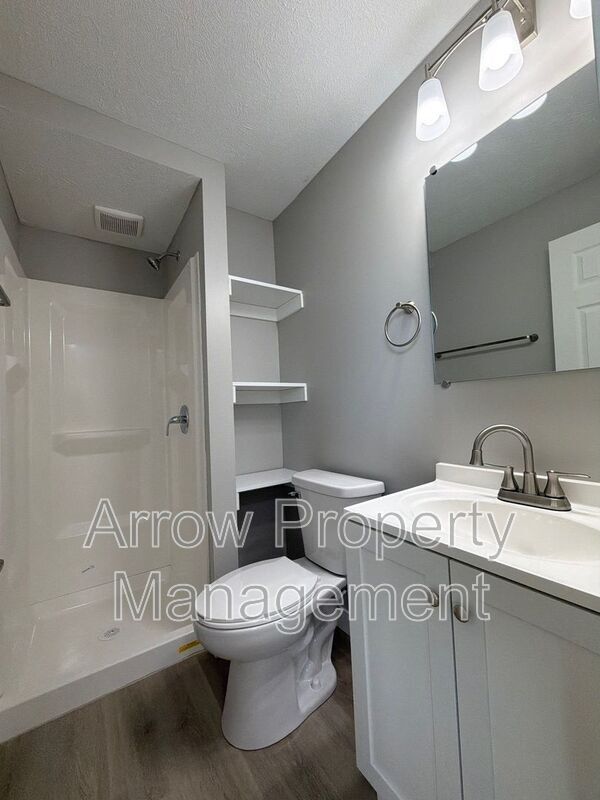 Building Photo - 877 N 26th St