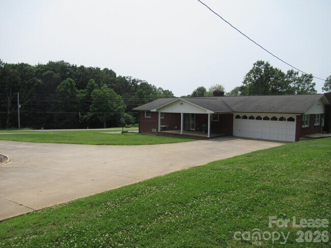 Building Photo - 1357 Beal Rd
