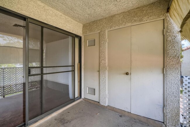 Building Photo - Central Spring Valley Condo Close to Shopping and Parks