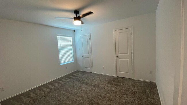 Building Photo - 204 Bronco Billy Dr