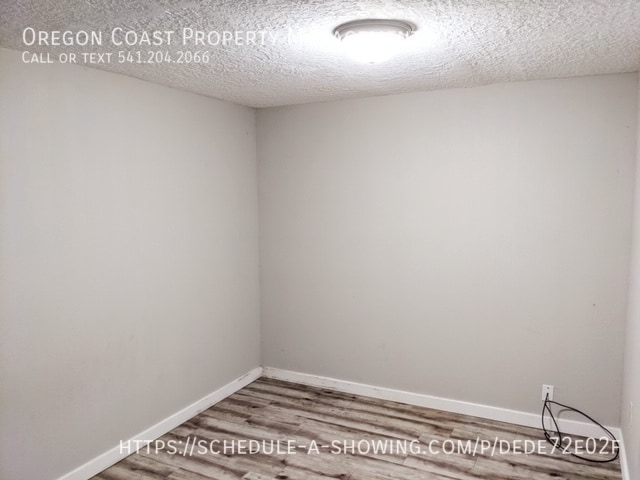 Building Photo - 302 SE Neptune Ave