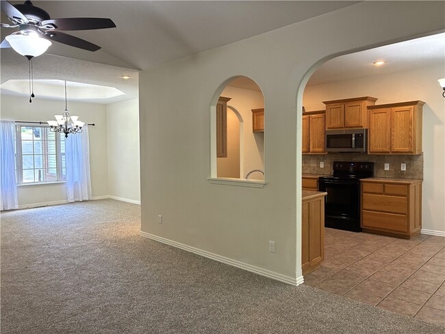 Building Photo - 6 Turvey Ln