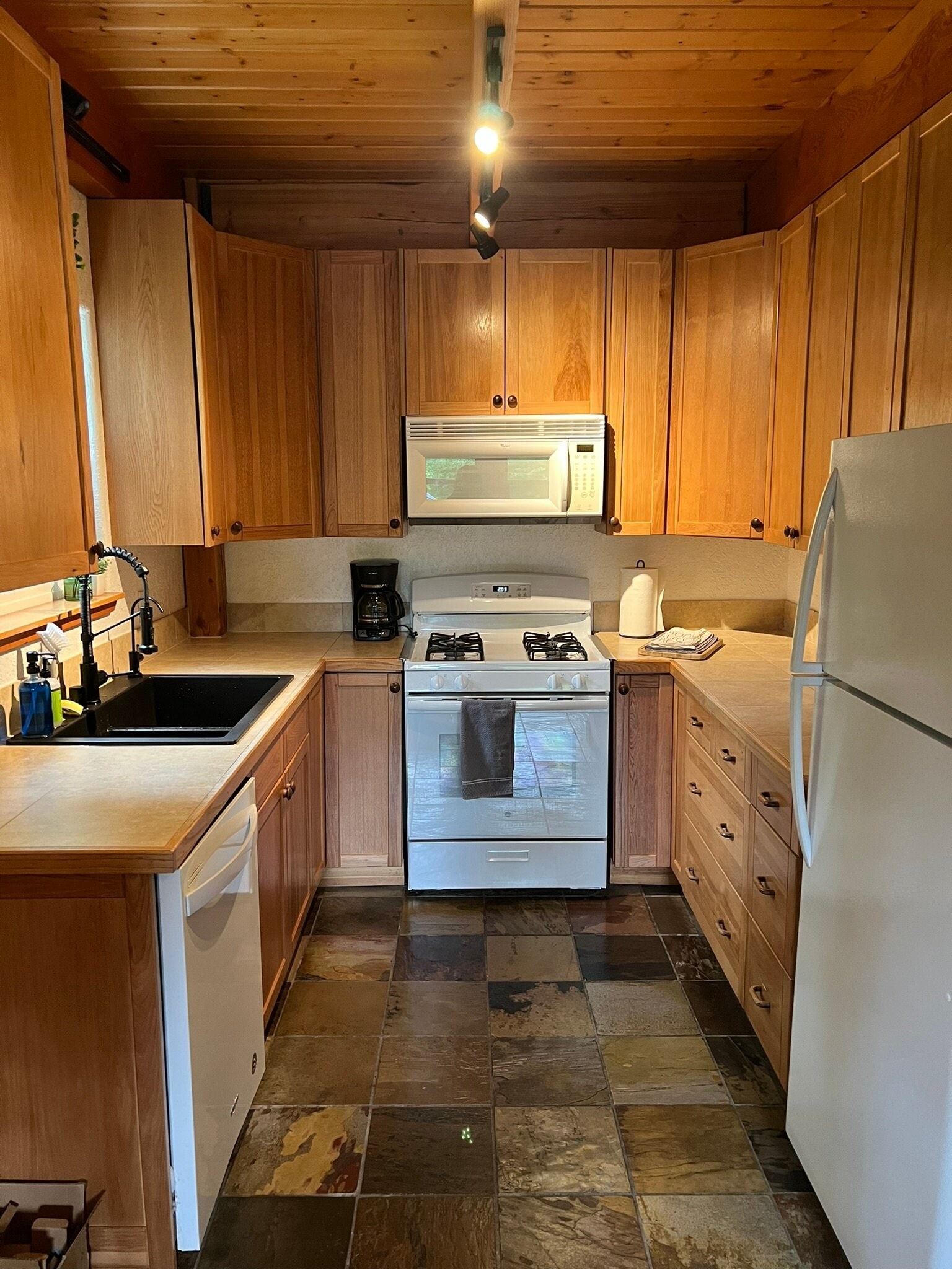 Building Photo - 2330 N Cotswald Cir