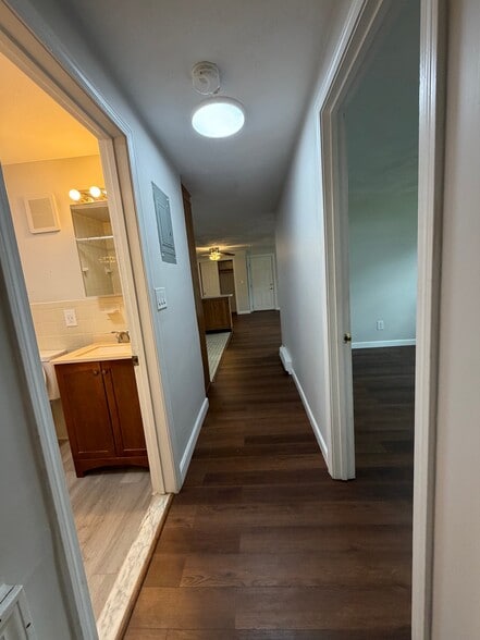 Building Photo - 222 School St
