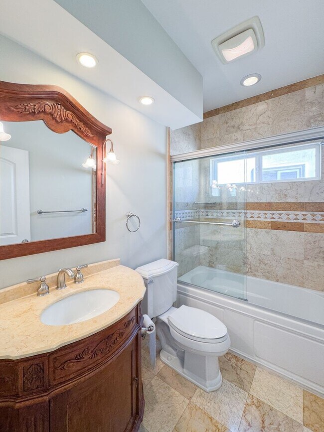 Building Photo - Lavish Estate Home w/4700sf+Central A/C & ...