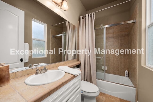 Building Photo - Amazing Executive Estate!