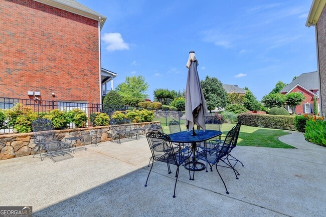 Building Photo - 8910 Pinehurst Cove