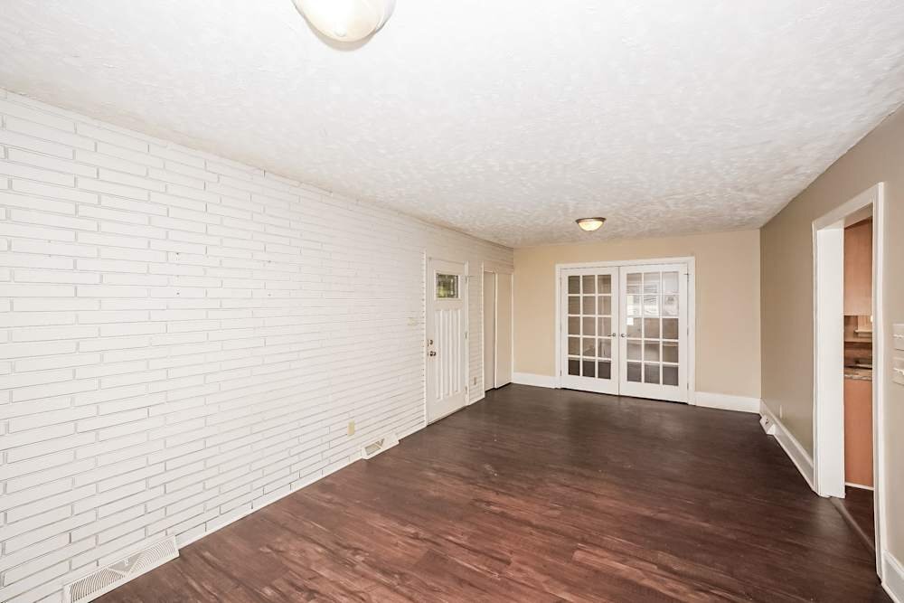 Building Photo - 207 N Milford Dr