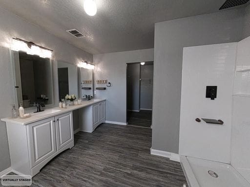 Building Photo - Stylish San Antonio Rental with Solar Panels, Fenced Yard, and All Appliances Included!