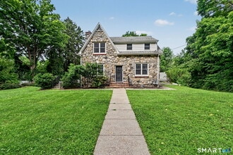 Building Photo - 10 Old Hawleyville Rd