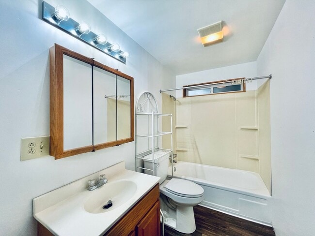 Building Photo - Tranquil House on Quiet South Delridge Street!