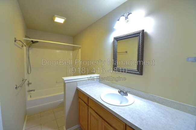 Building Photo - 11621 S Mulberry Ln