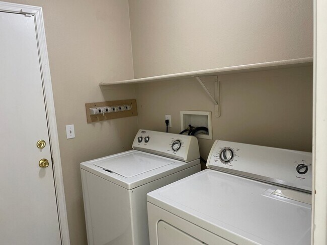 Building Photo - Freshly painted 4Bdm 2Ba Home, in a well desired location! will not last long!