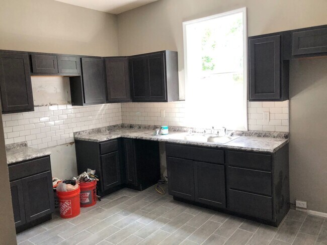 Building Photo - Benton Park West 3bd/1ba Single Family Home