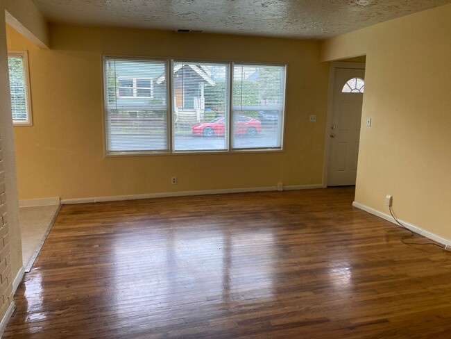 Building Photo - Charming Bungalow in Roselawn – Available ...