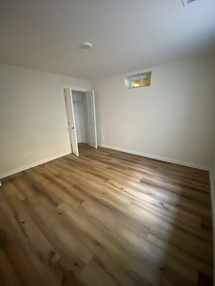 Building Photo - 64 Hallock Landing Rd