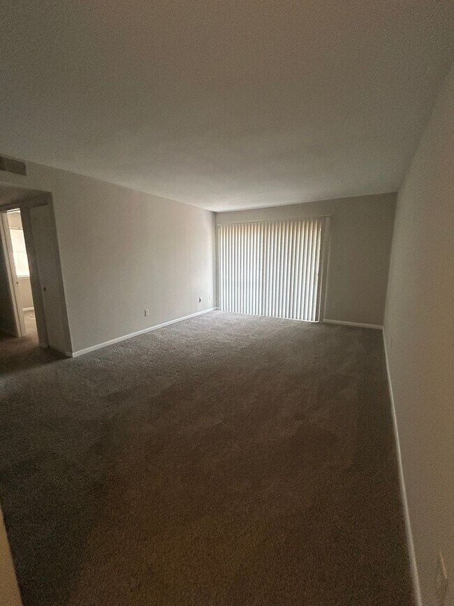 Building Photo - 320 Orchard Trace Ln