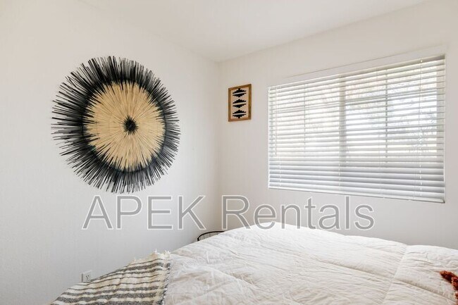 Building Photo - 61493 Desert Air Rd