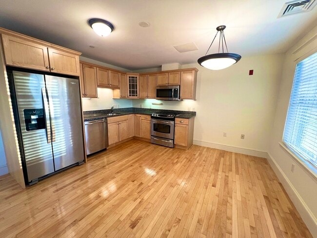 Building Photo - 868 Highland Ave