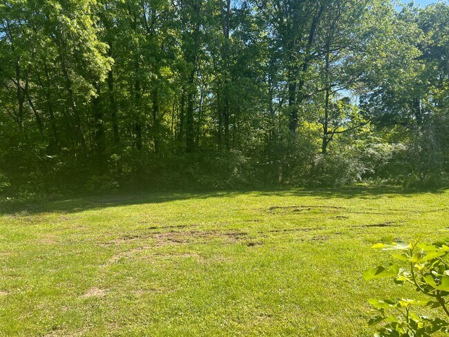 Building Photo - 1302 Ridgefield Cir