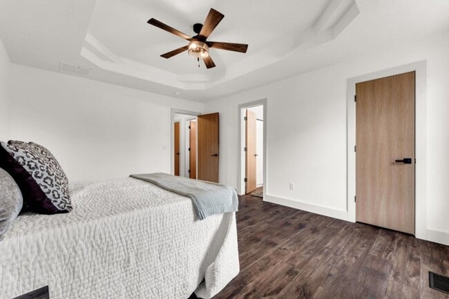 Building Photo - NIXA-5 Bed, 3 bath REMODELED Home | Walkout BASEMENT | Neighborhood Park | Fenced Yard | PETS Wel...