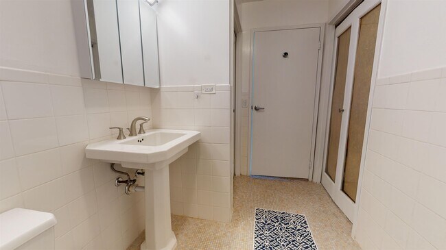 Building Photo - 1202 Harmon Cove Tower