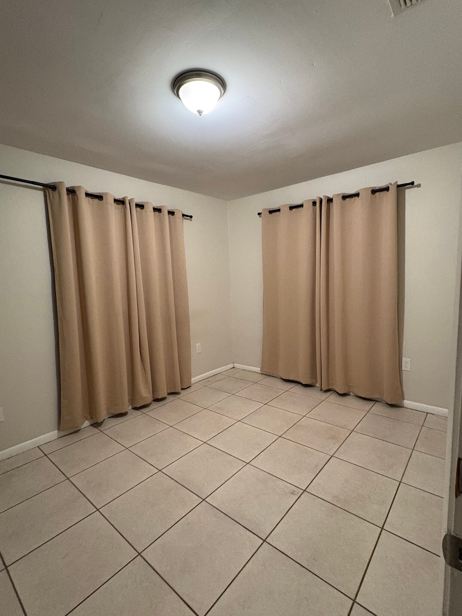 Building Photo - 4928 Shoshone St