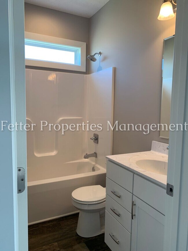 Building Photo - Northside 3 Bedroom 2 Bath Ready for you T...