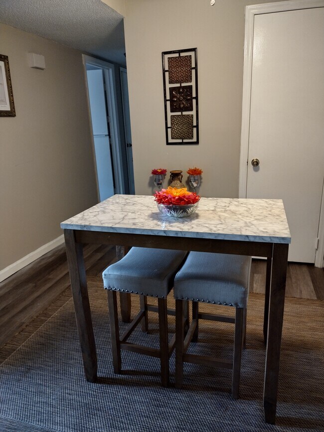 Building Photo - 5667 Hornaday Rd