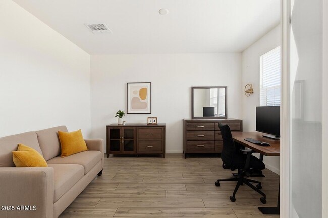 Building Photo - 7352 S Briarwood Ln