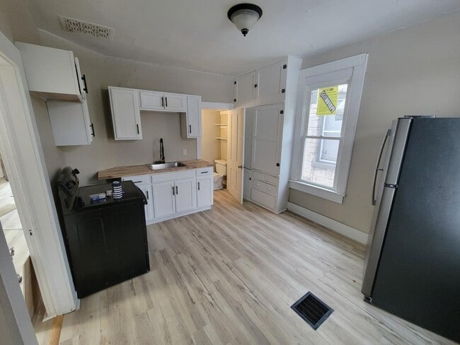 Building Photo - 1402 3rd St