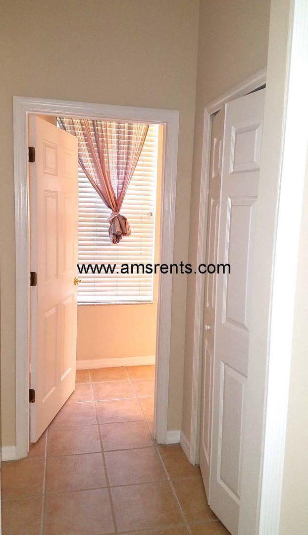 Building Photo - Spacious 5 bedroom home in Hunter Creek