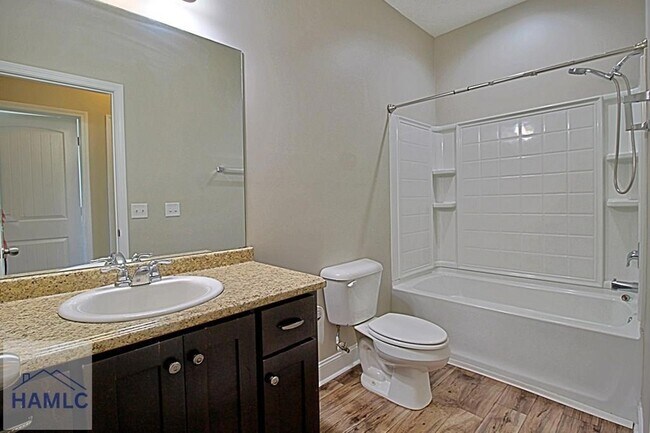 Building Photo - 582 Burke Dr