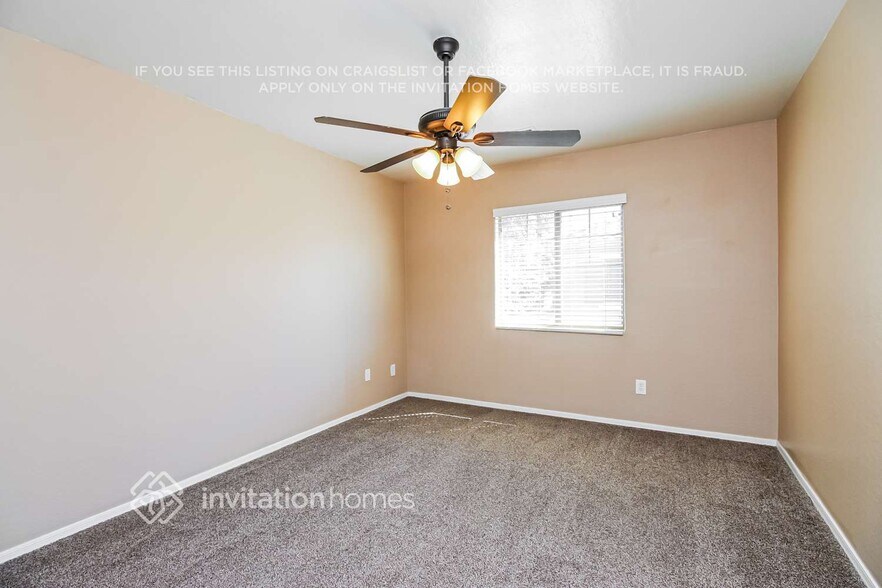 Building Photo - 3878 E Santa Fe Ln