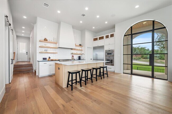 Building Photo - 703 Serene Estates Dr