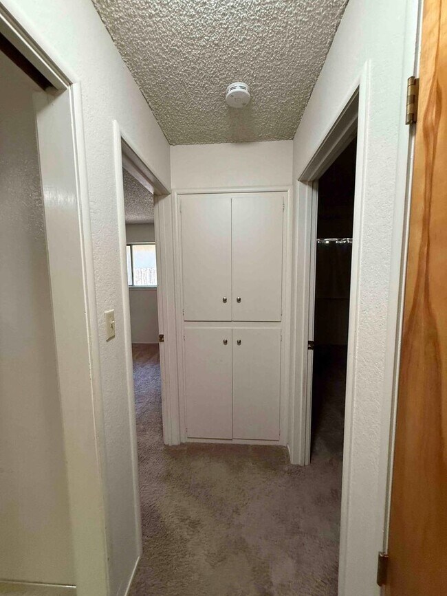 Building Photo - Great River Park 2 Bedroom