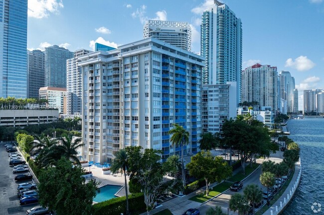 Building Photo - 1420 Brickell Bay Dr