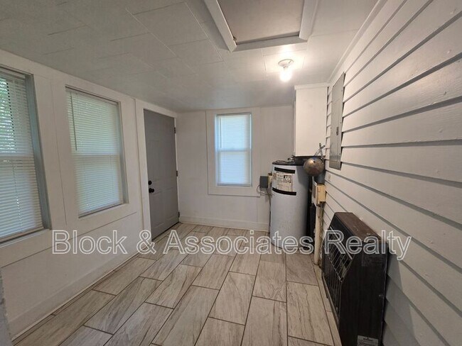 Building Photo - 326 Pickett Pl