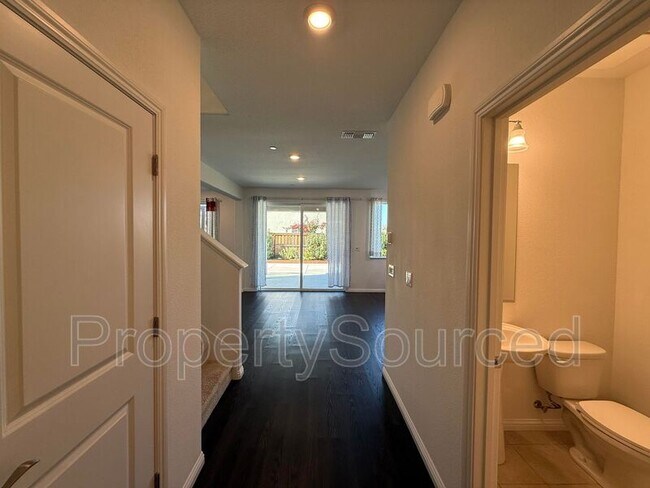 Building Photo - 2703 Rabbit Holw Dr